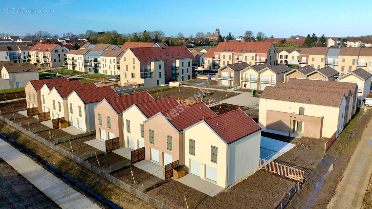 Maison à MARLY-LA-VILLE