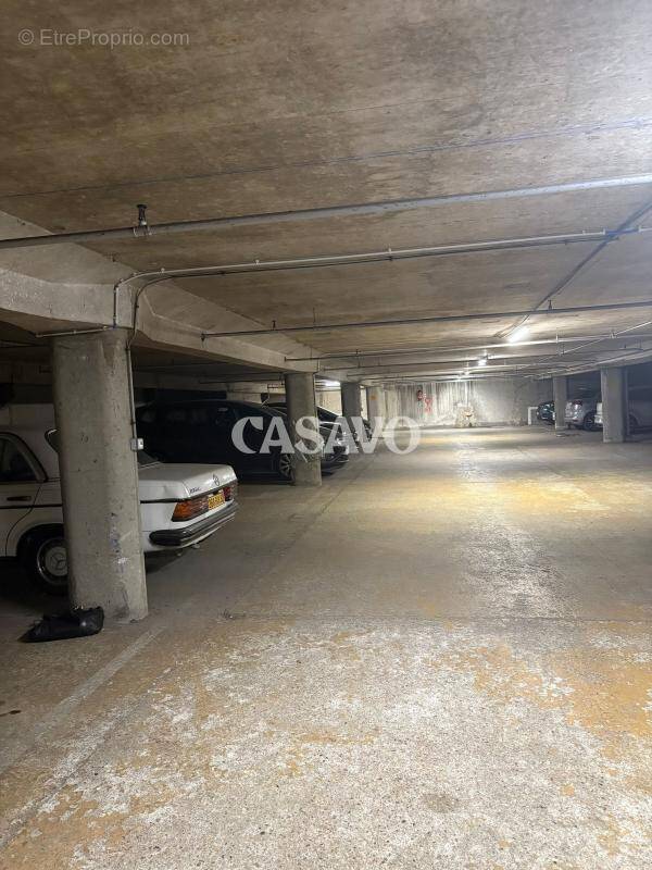 Parking à COURBEVOIE