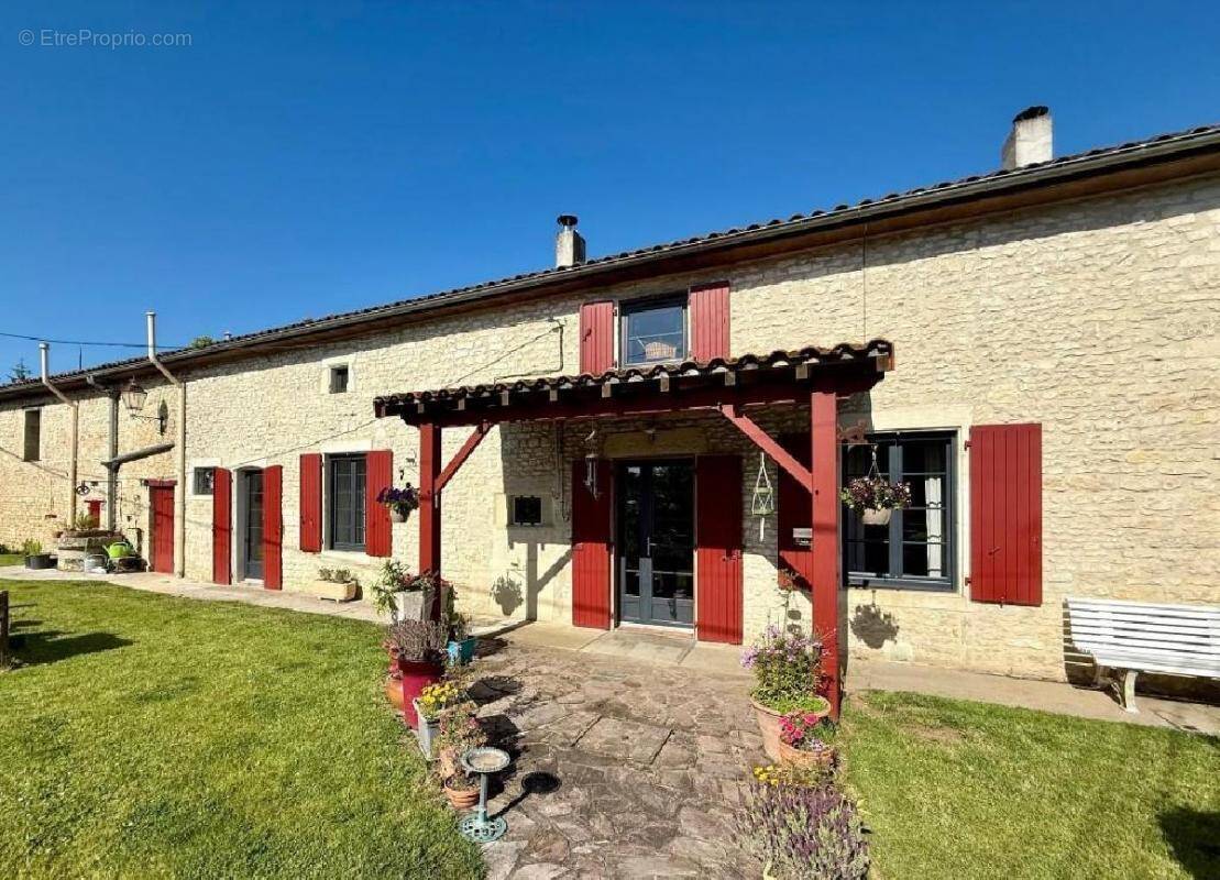 Maison à RUFFEC