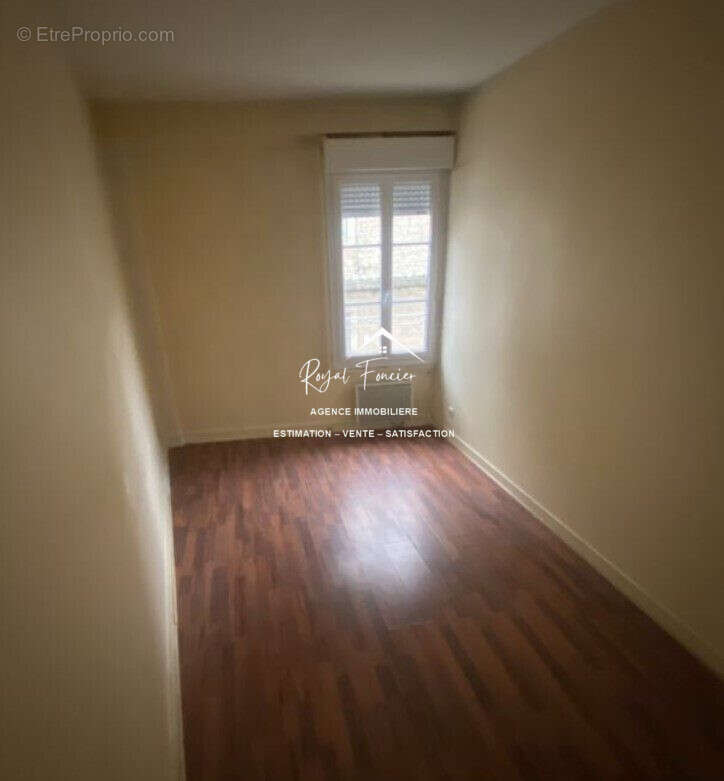 Chambre 1 de 10,19 M2 - Appartement à CHATELLERAULT