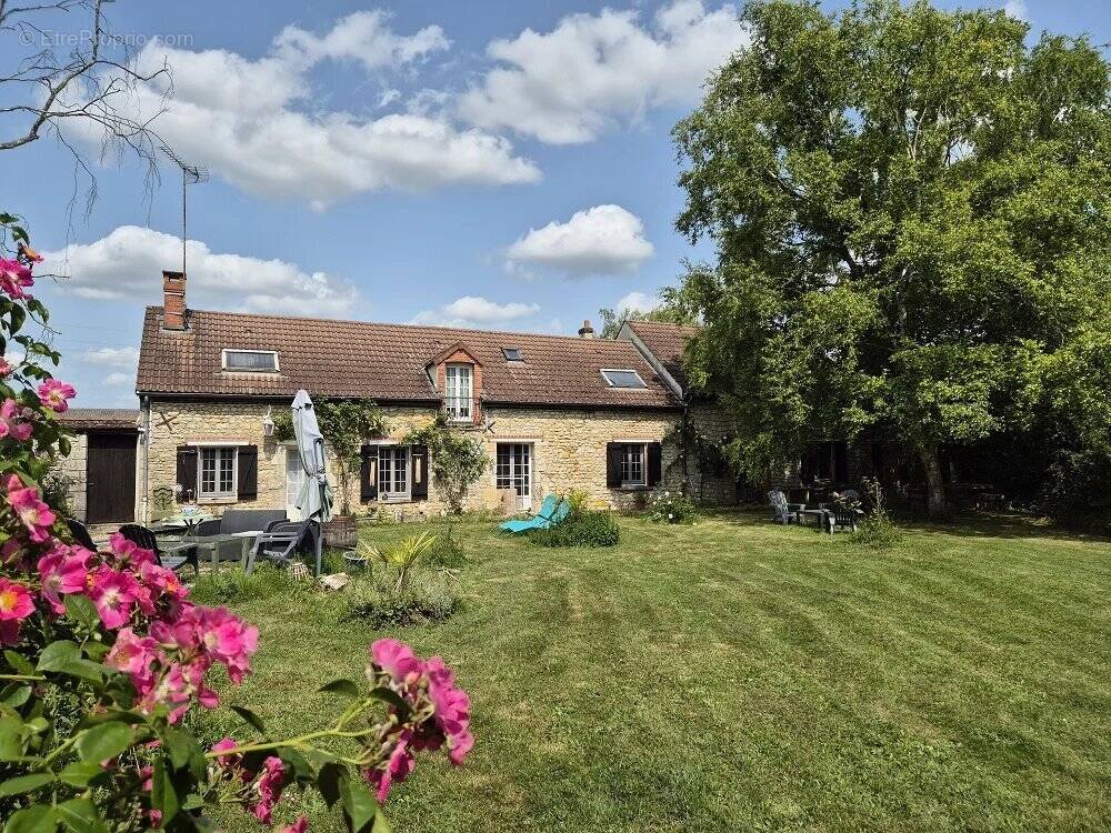 Maison à BELLEGARDE