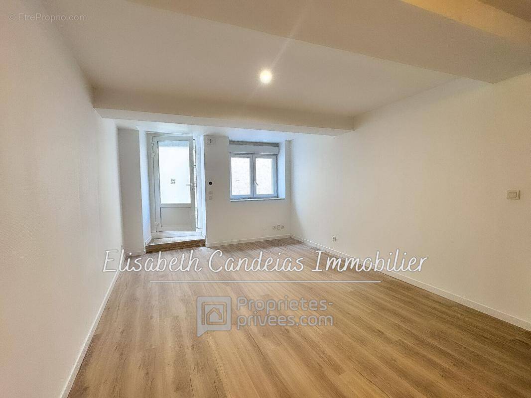 Appartement à CAZERES