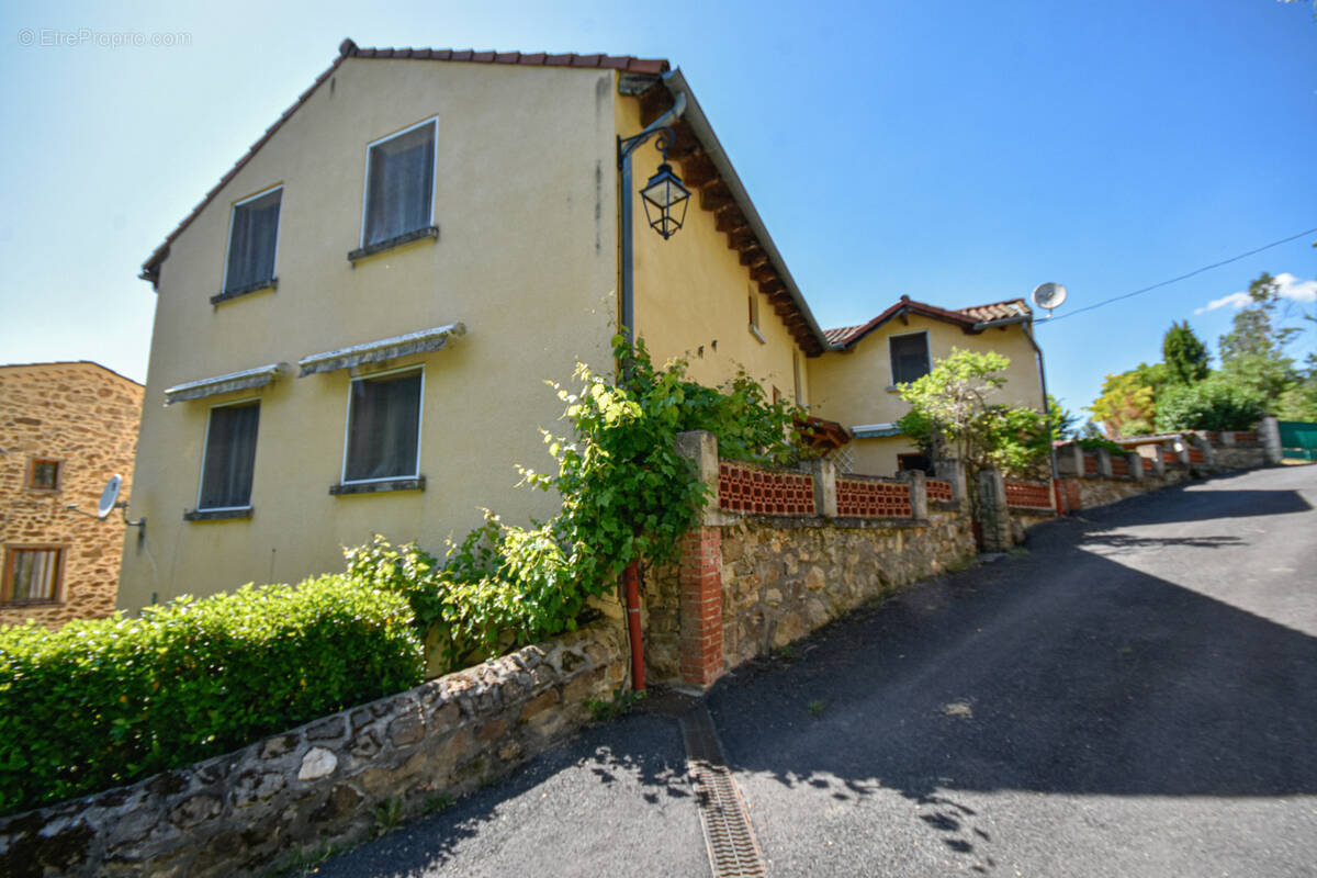 Maison à CHASSAGNES