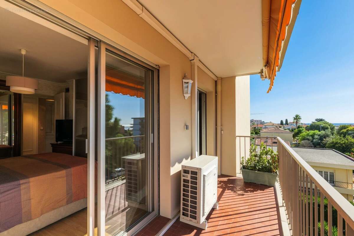 Appartement à SAINT-LAURENT-DU-VAR