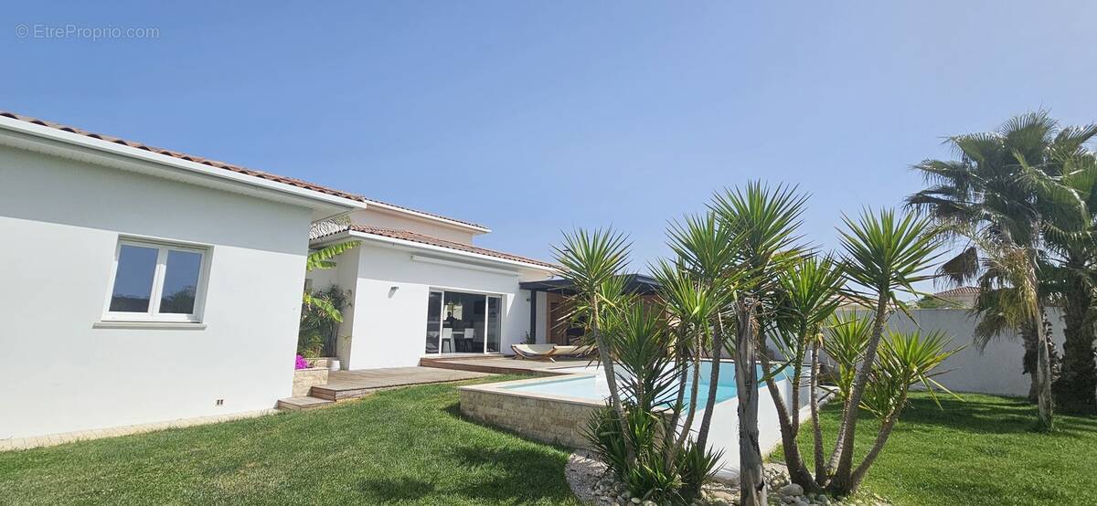 Maison à JACOU