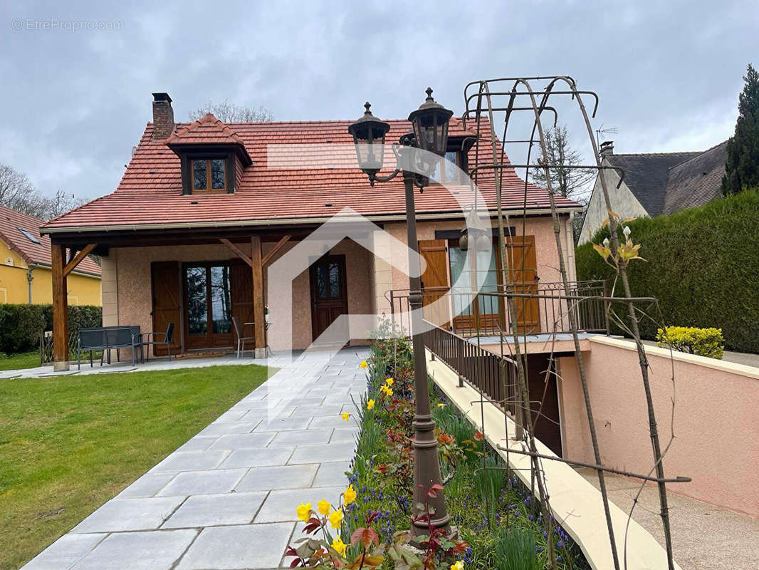 Maison à ANGERVILLIERS