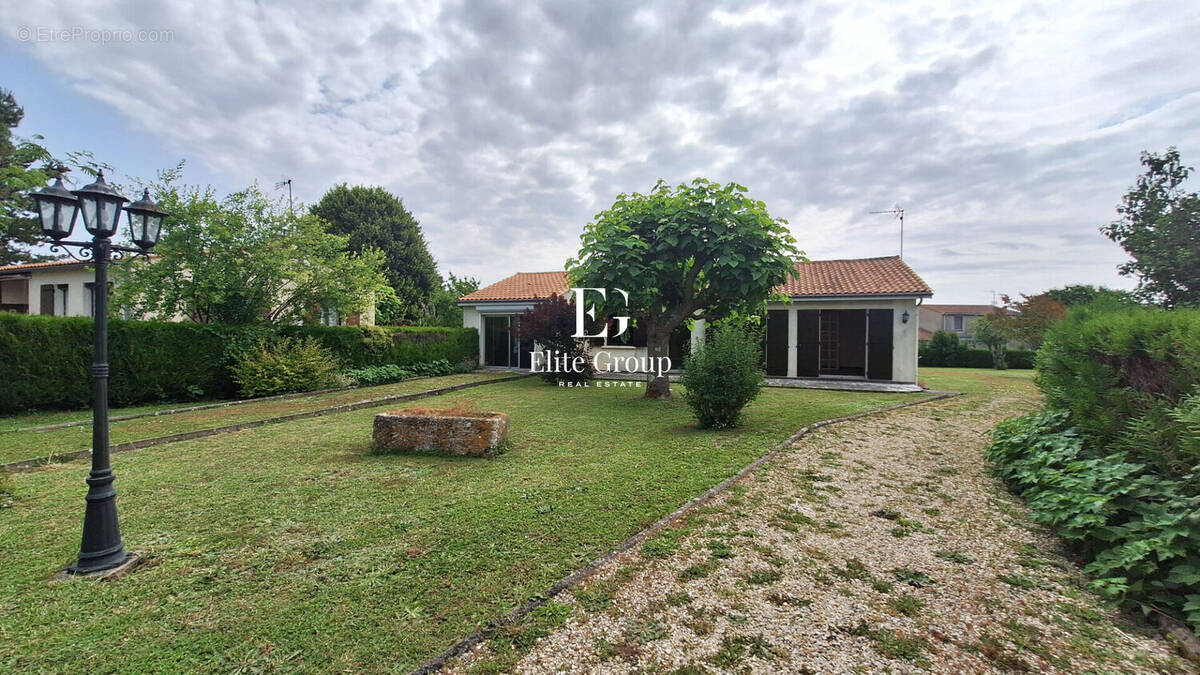 Maison à BARBEZIEUX-SAINT-HILAIRE