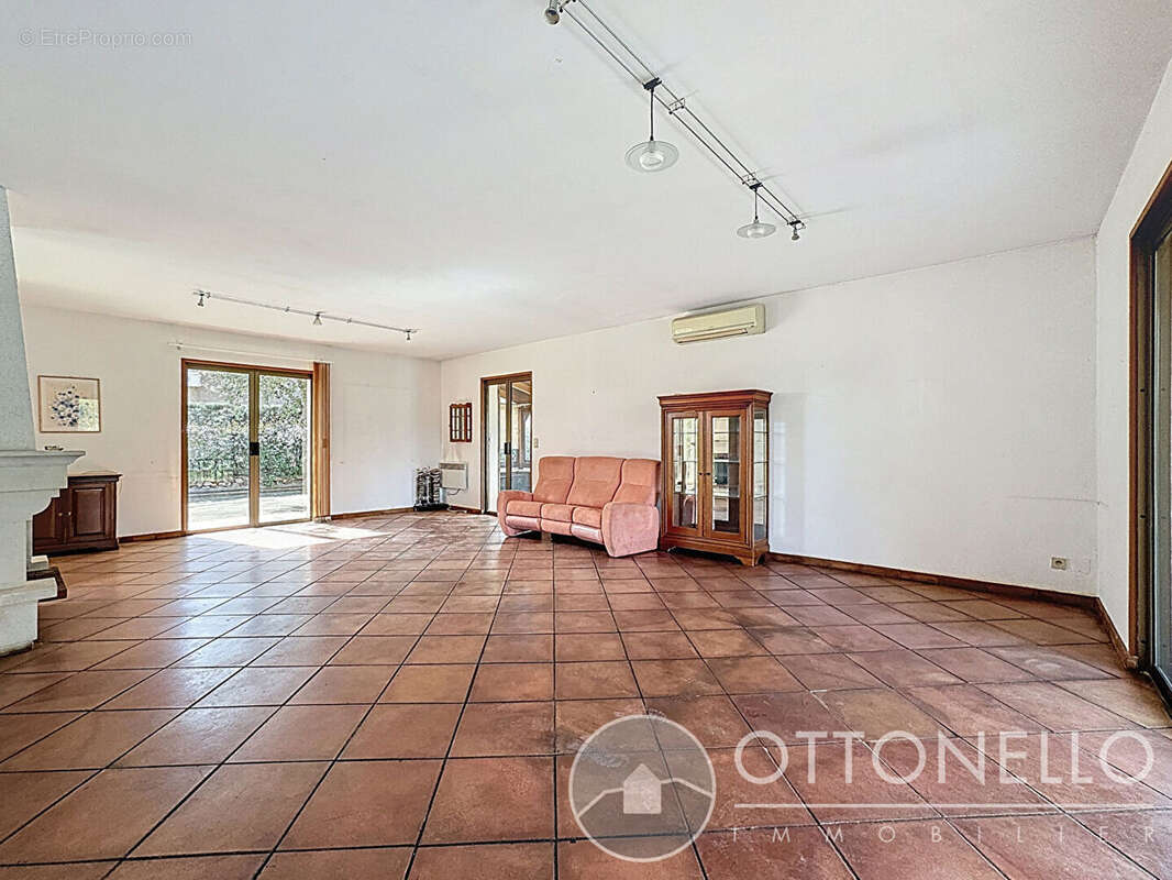 Maison à ROQUEBRUNE-SUR-ARGENS