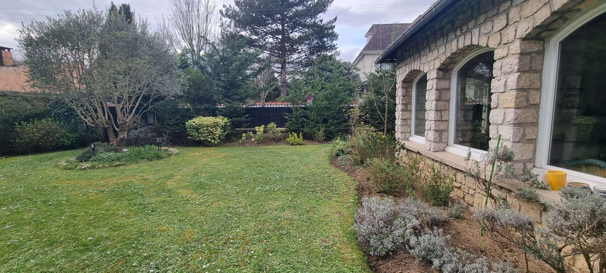 Maison à SAINT-MAUR-DES-FOSSES
