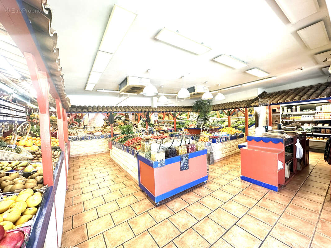 Commerce à MARSEILLE-8E