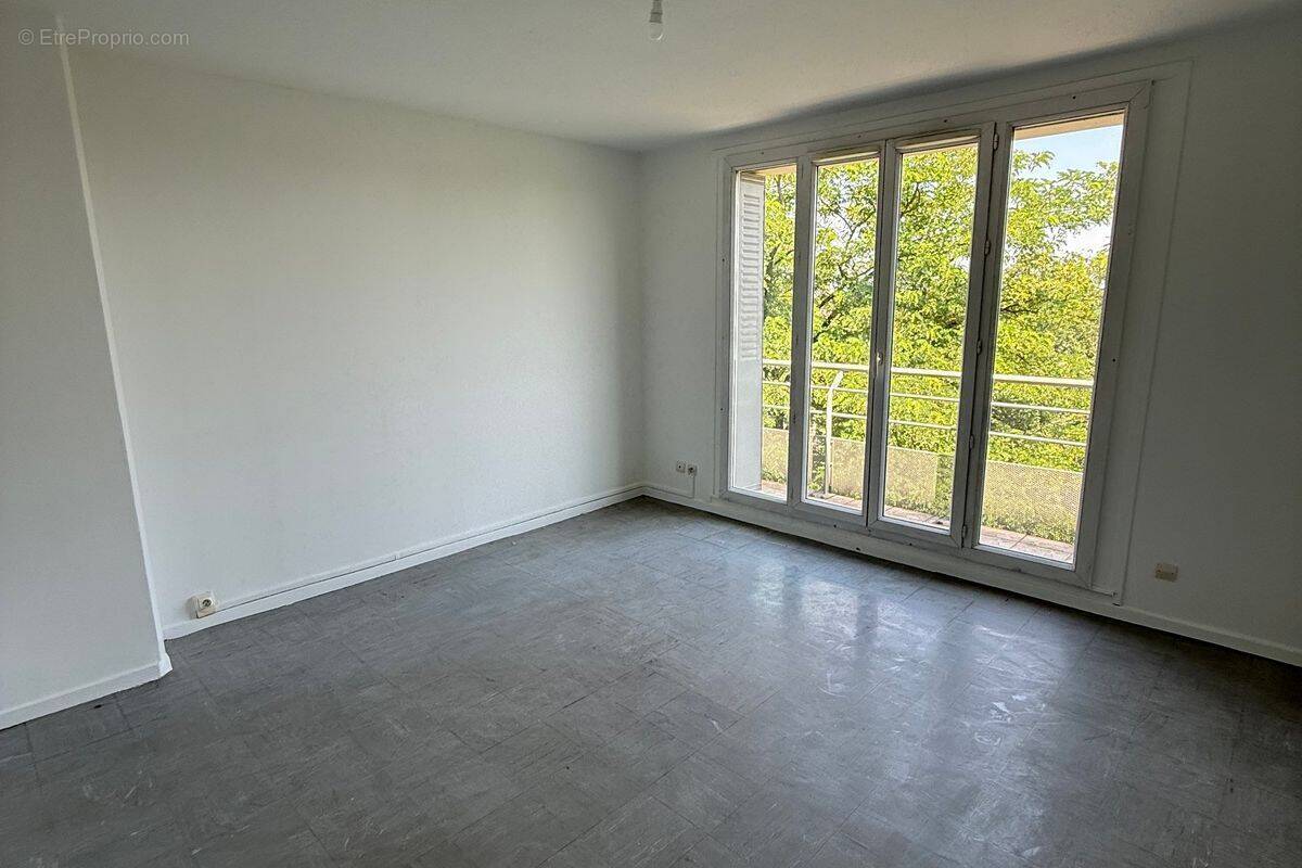Appartement à MEYZIEU