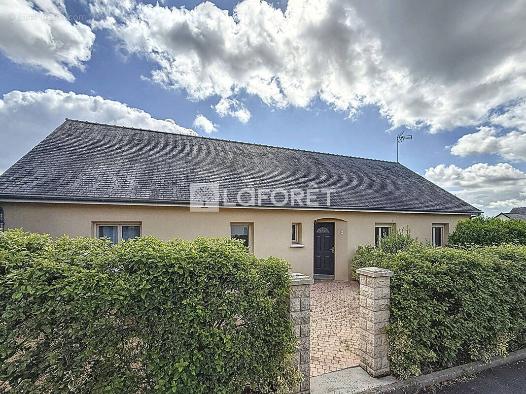 Maison à MONTREUIL-BELLAY