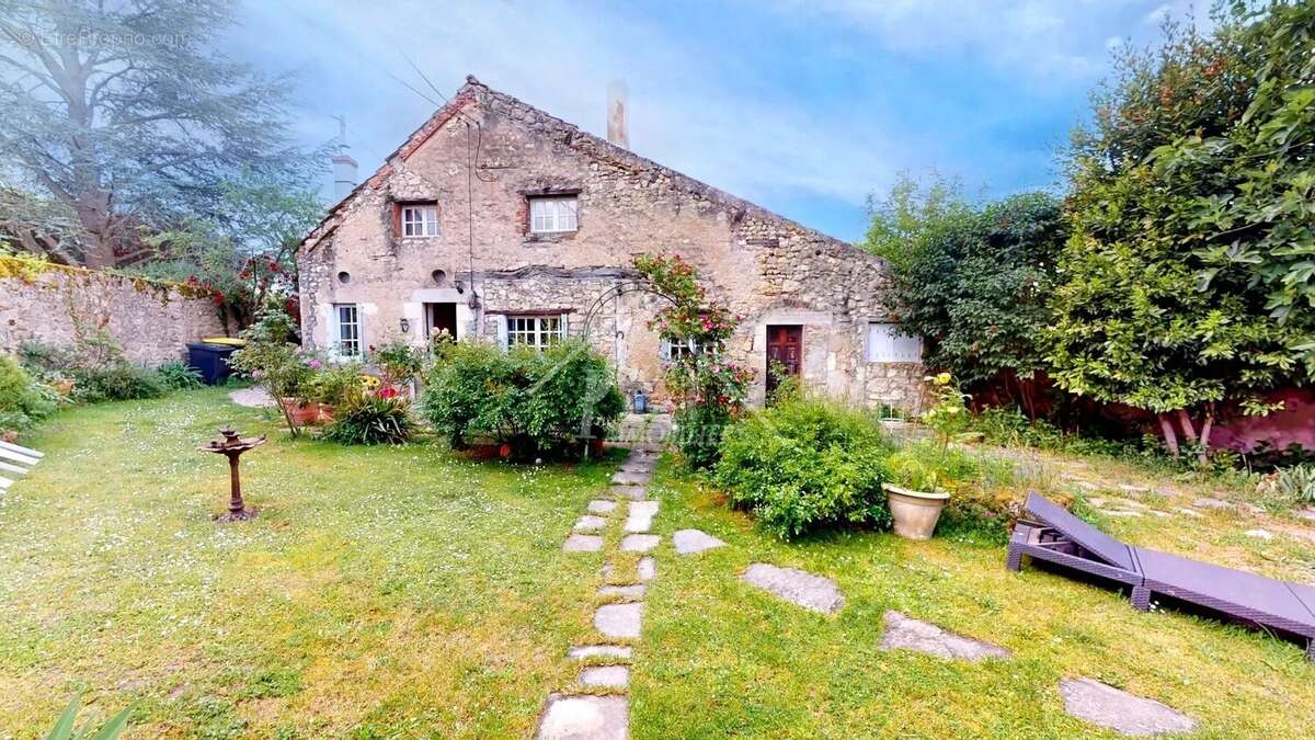 Maison à BELLENAVES