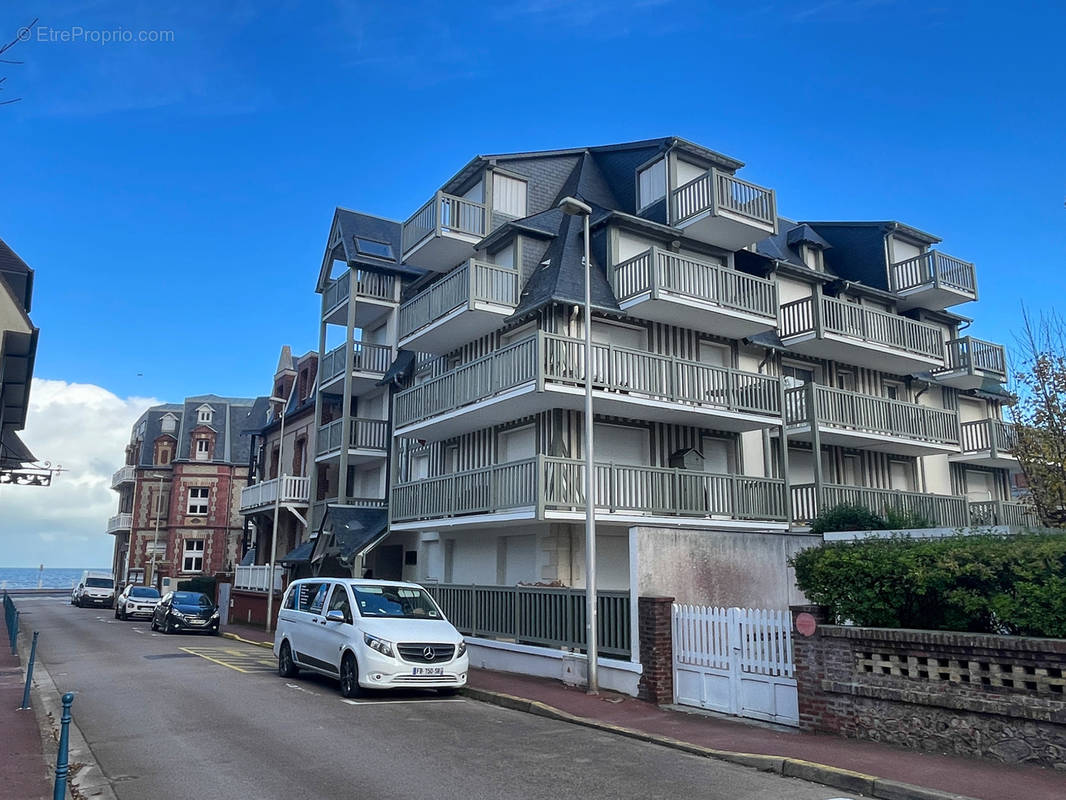 Parking à VILLERS-SUR-MER