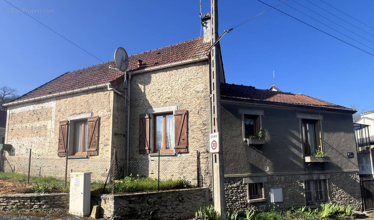 Maison à LA QUEUE-LES-YVELINES