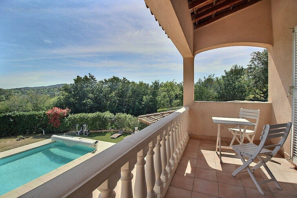 Maison à ROQUEBRUNE-SUR-ARGENS