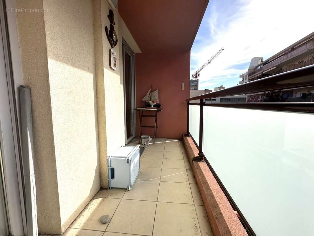 Appartement à SAINT-LAURENT-DU-VAR
