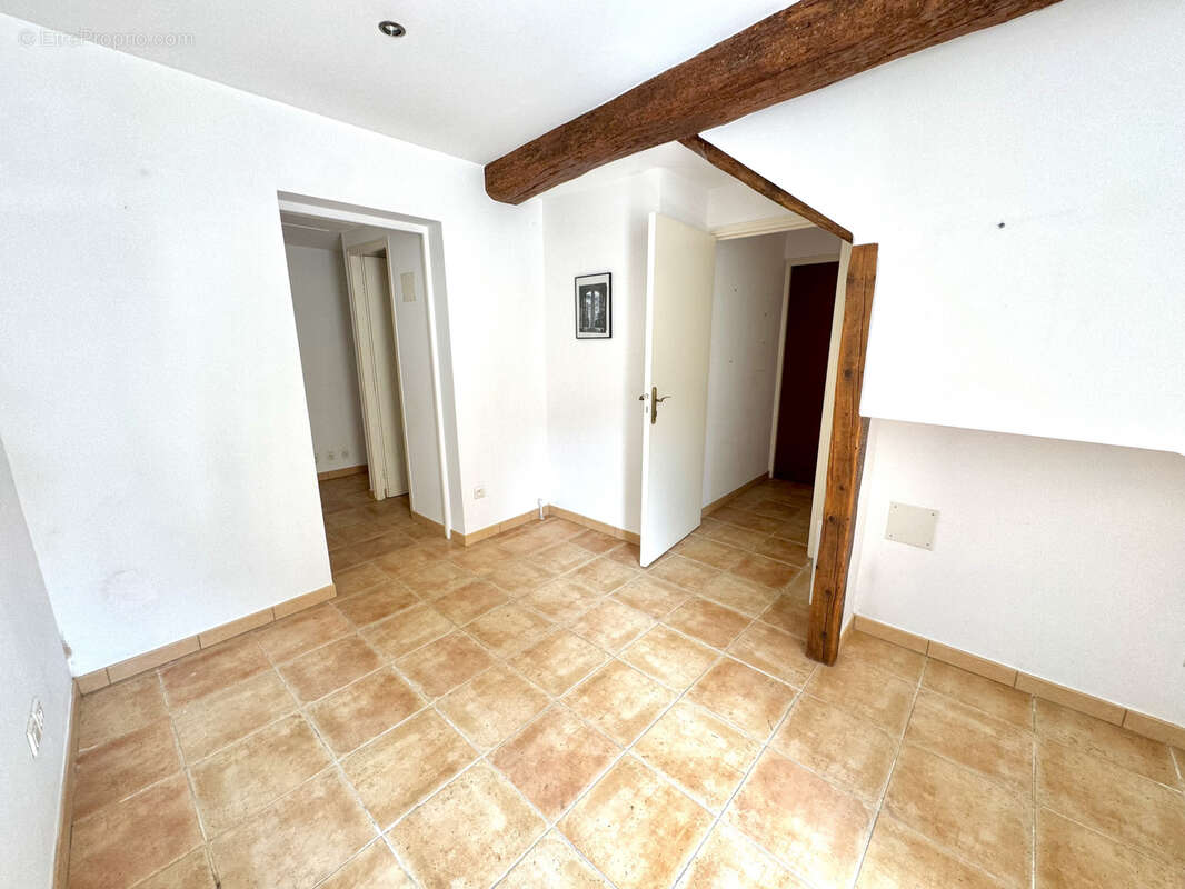 Appartement à SOLLIES-PONT