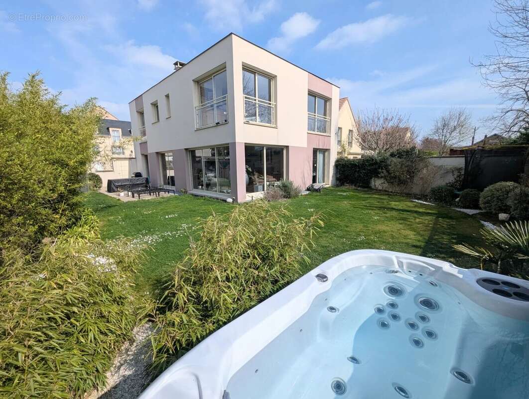 Maison à CROISSY-SUR-SEINE