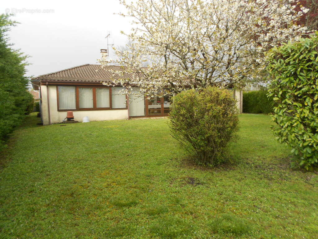 Maison à GENSAC-LA-PALLUE