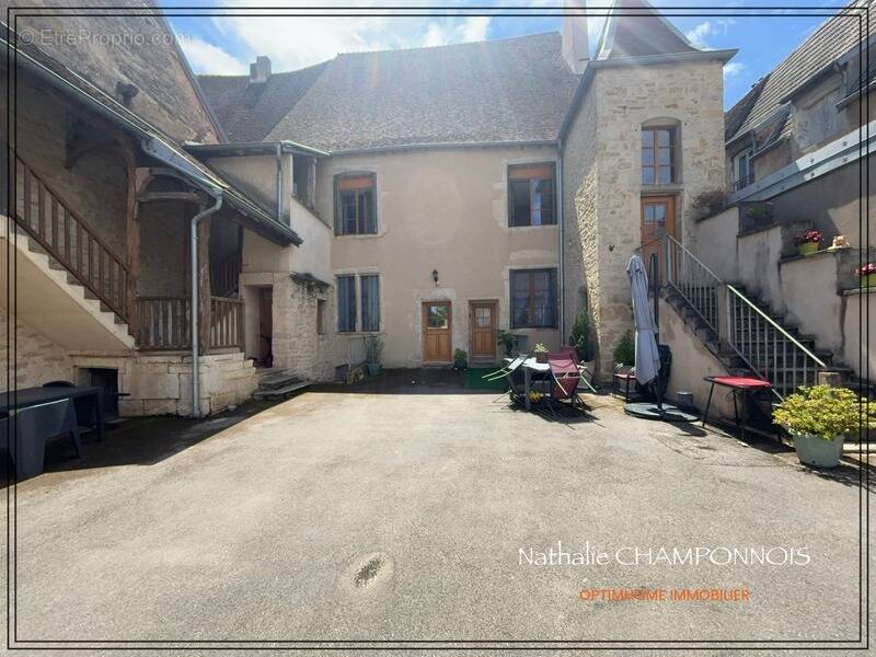 Appartement à PESMES
