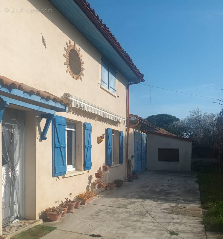 Maison à SAINT-CLAR-DE-RIVIERE