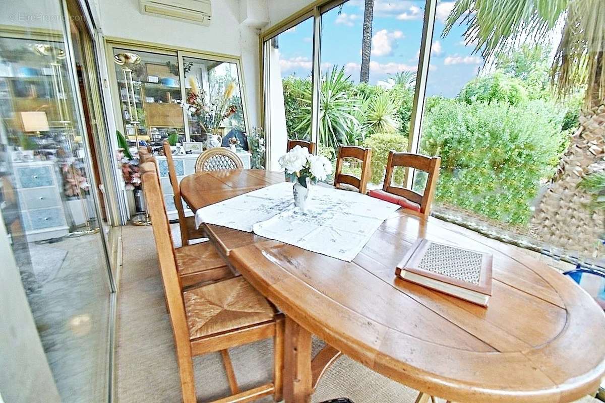 Appartement à VALLAURIS
