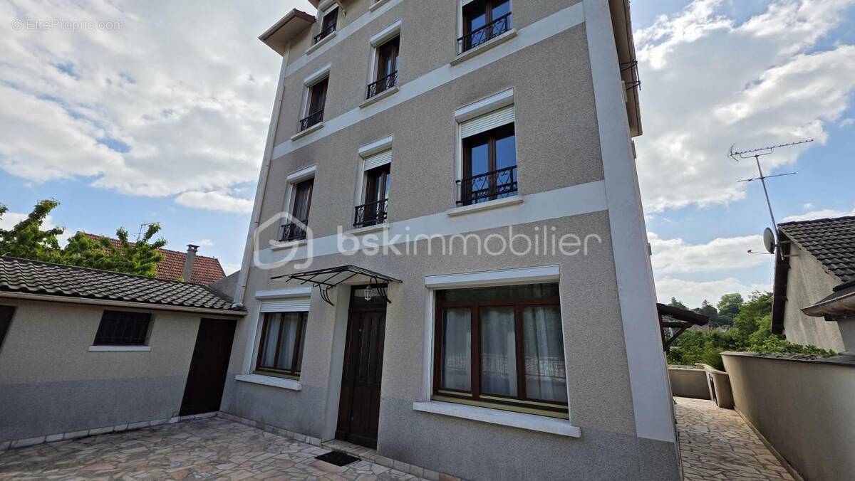 Maison à VARENNES-JARCY