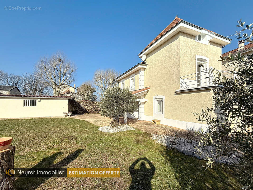 Maison à CHATEAUNEUF