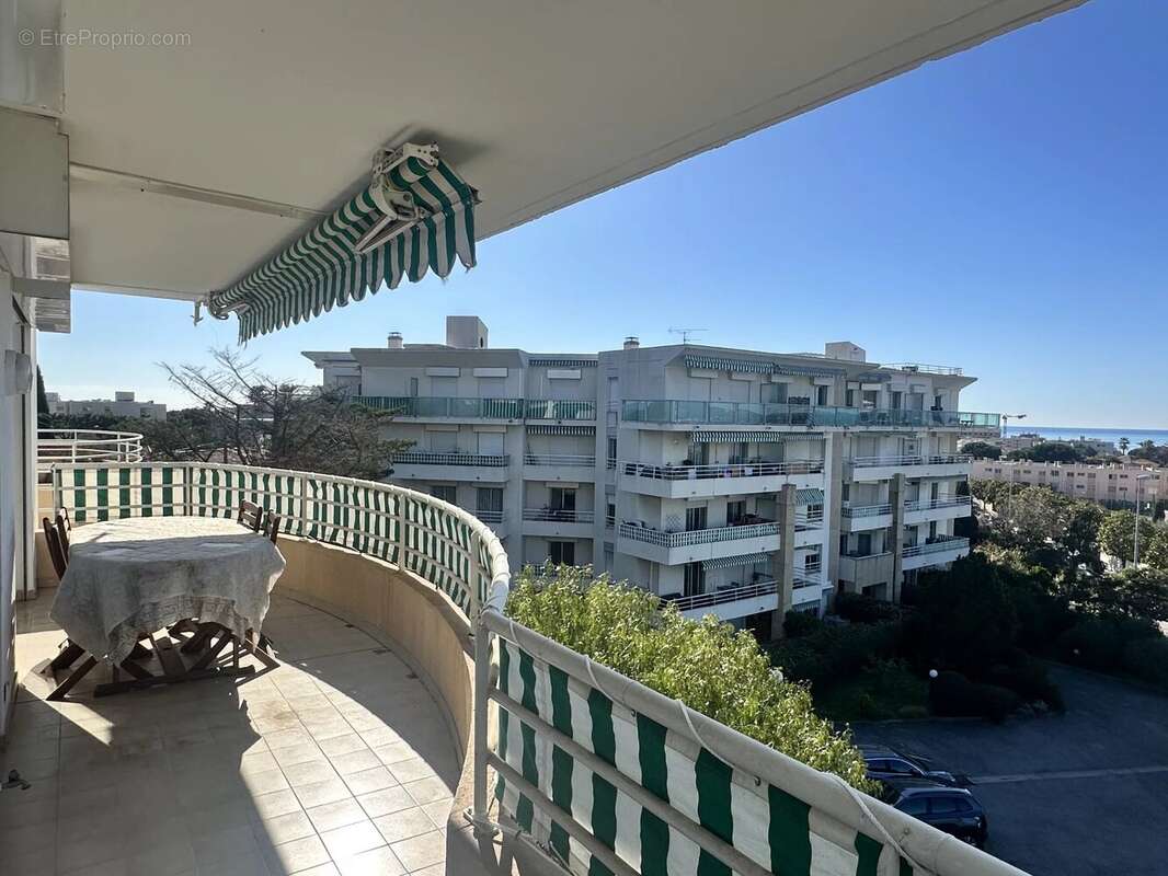 Appartement à SAINT-LAURENT-DU-VAR
