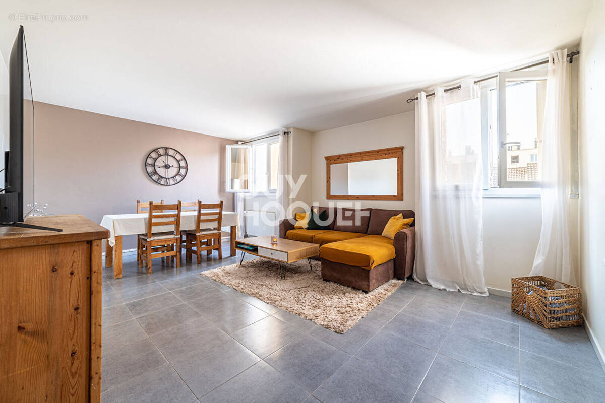Appartement à GENNEVILLIERS