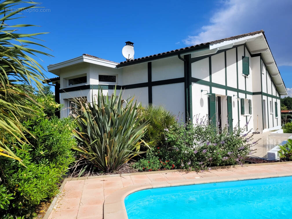Maison à MIOS