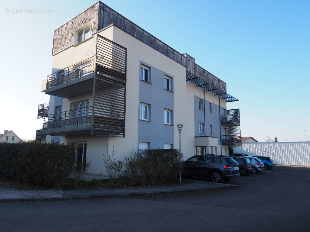 Appartement à CHARMES