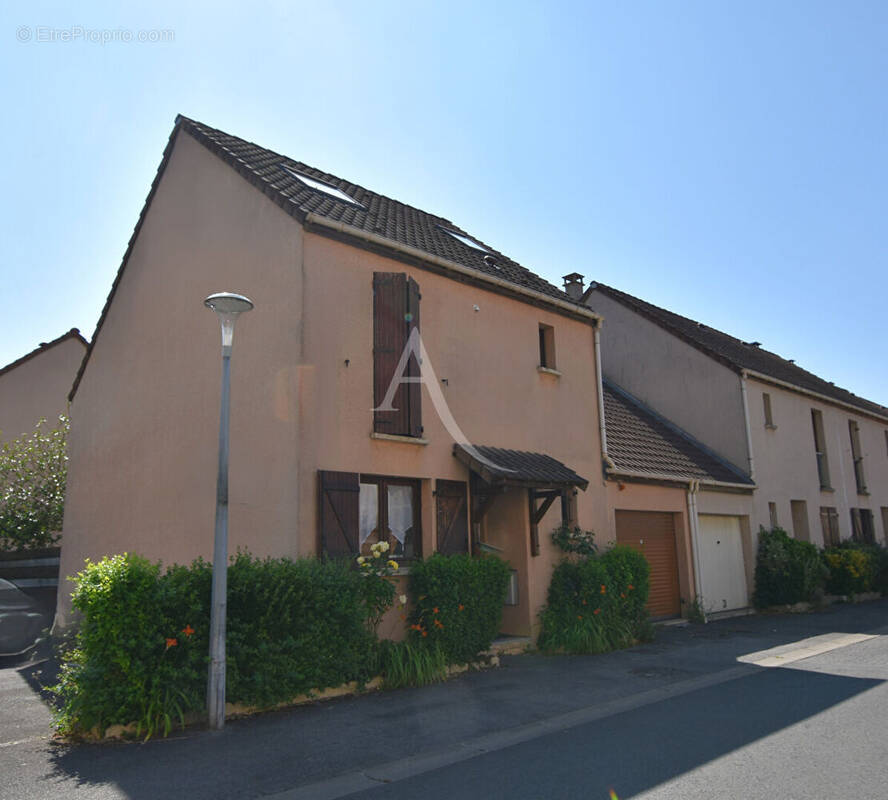 Maison à COMBS-LA-VILLE