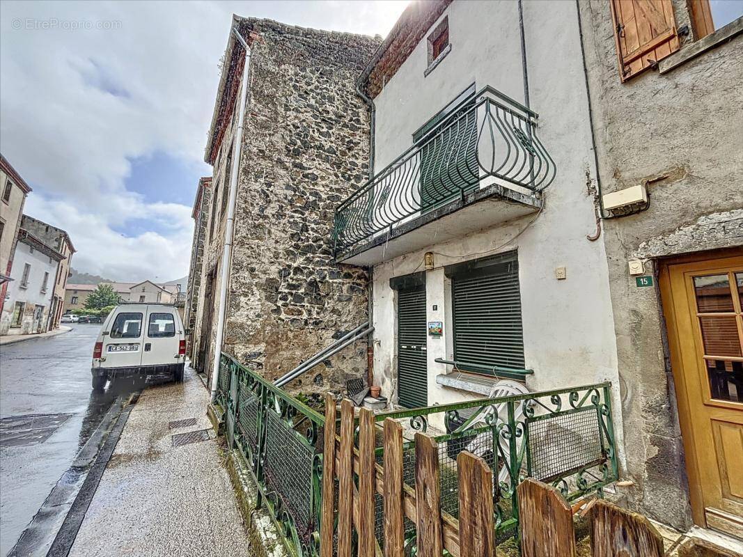 Maison à BESSE-ET-SAINT-ANASTAISE