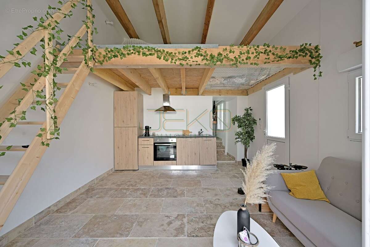 Maison à UCHAUD