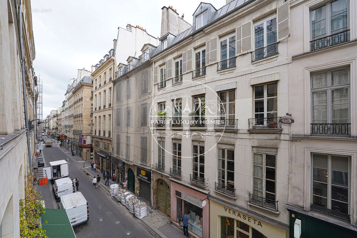 Appartement à PARIS-1E