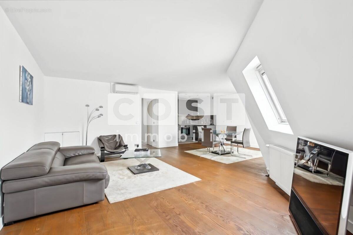 Appartement à PARIS-8E