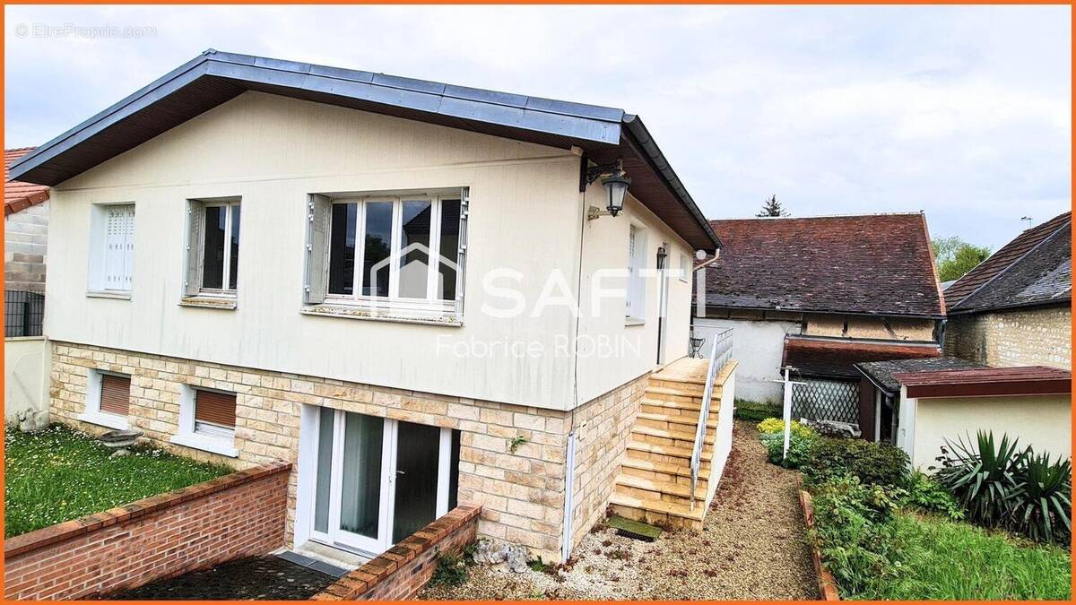 Photo 1 - Maison à ESTISSAC