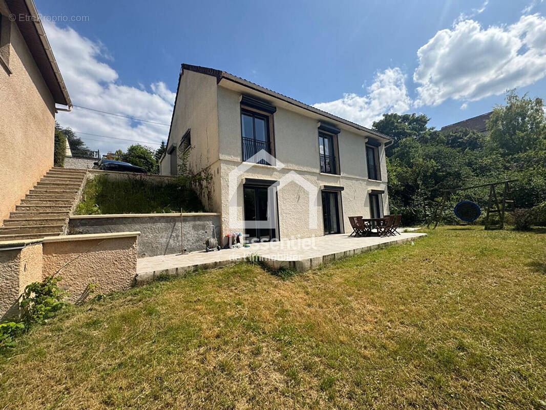 Maison à VERNEUIL-SUR-SEINE
