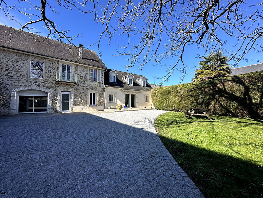 Maison à PONTACQ