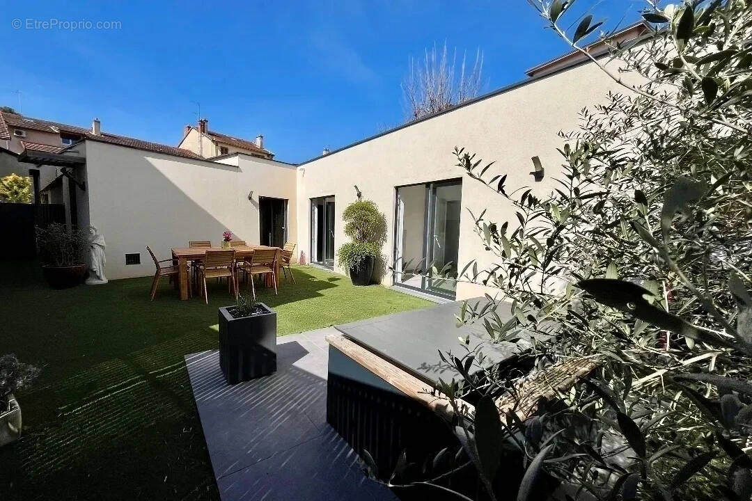Maison à CHAMPAGNE-AU-MONT-D&#039;OR