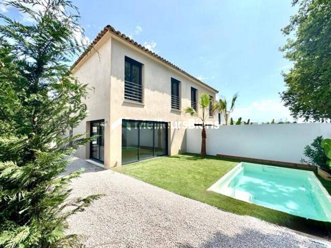 Maison à ROQUEBRUNE-SUR-ARGENS