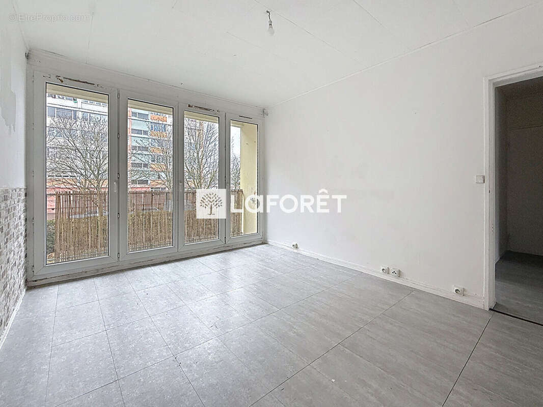 Appartement à SAINT-ETIENNE-DU-ROUVRAY