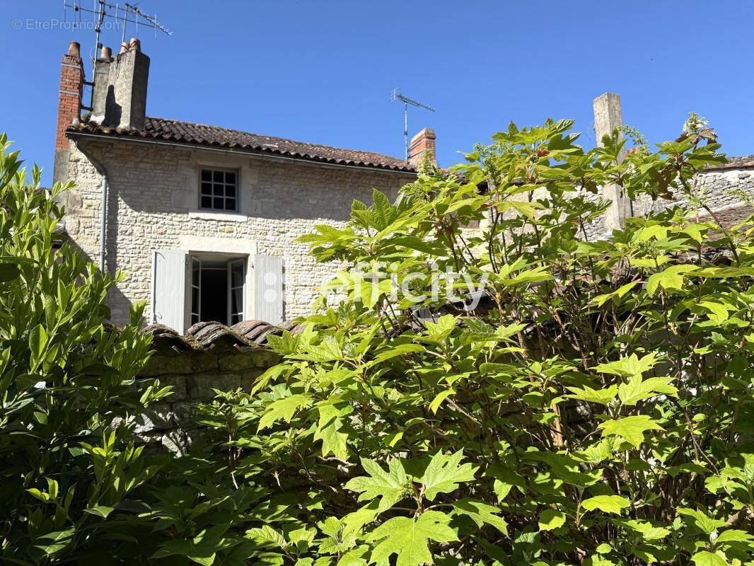 Maison à VERTEUIL-SUR-CHARENTE