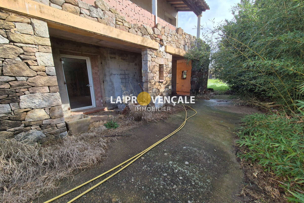 Appartement à POURRIERES