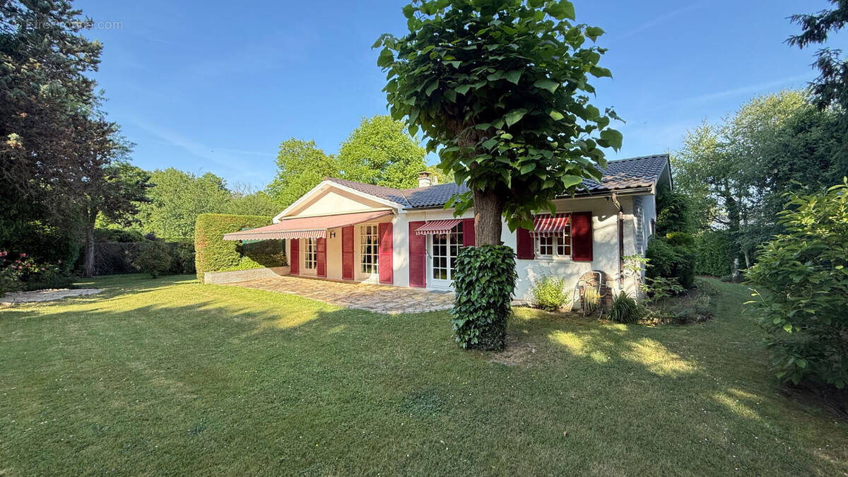 Maison à LESIGNY