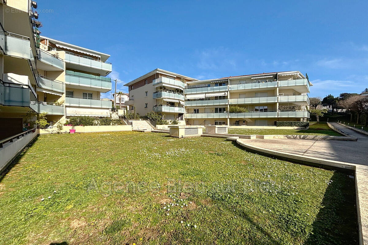 Appartement à VALLAURIS