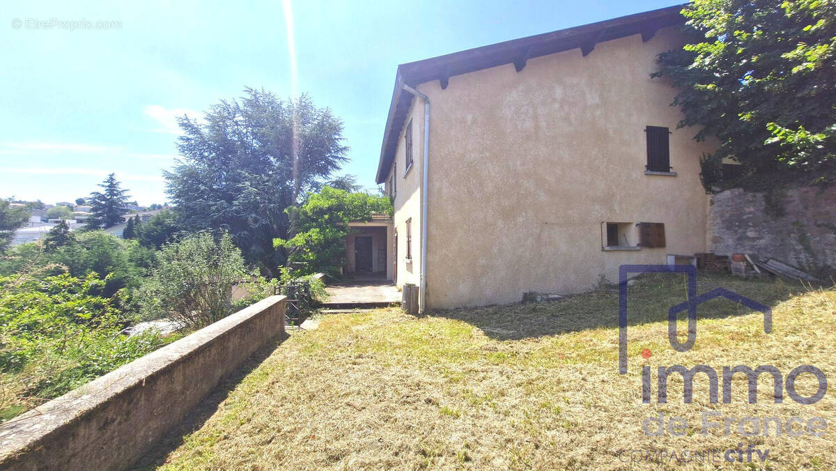 MAISON AVEC SON JARDIN + DERRIERE MURET LE TERRAIN DE 1500 M2 - Maison à SAINT-ETIENNE