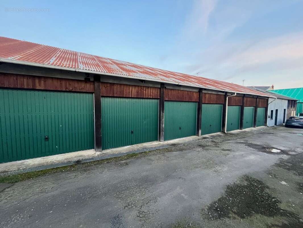 Parking à FOUGERES